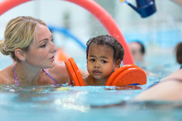 Kid learning to swim (3)
