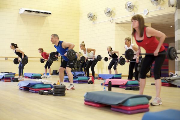 People lifting the bar