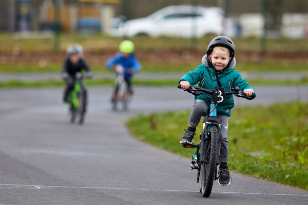 Kids cycling